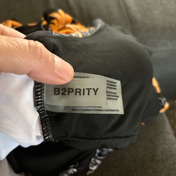 2BPRITY One Piece Black & Floral Swimsuit size L - Picture 4 of 5